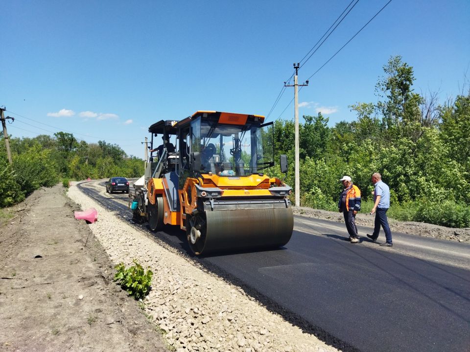 В Ровеньках продолжается капитальный ремонт автомобильной дороги от пгт В Ровеньках продолжается капитальный ремонт автомобильной дороги от пгт