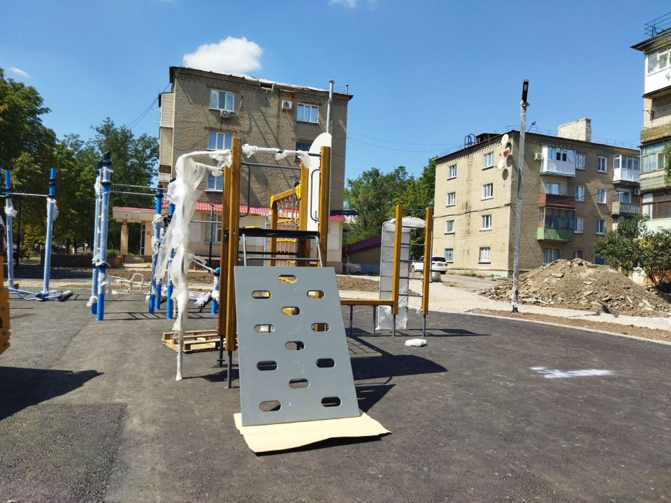 Реализация проекта «Каштановая аллея» в городе Ровеньки продолжается Реализация проекта «Каштановая аллея» в городе Ровеньки продолжается