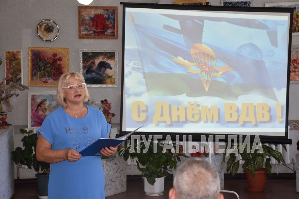 Ко Дню Воздушно-десантных войск на базе Кировского городского музея прошло торжественное мероприятие «Никто, кроме нас!» Ко Дню Воздушно-десантных войск на базе Кировского городского музея прошло торжественное мероприятие «Никто, кроме нас!»