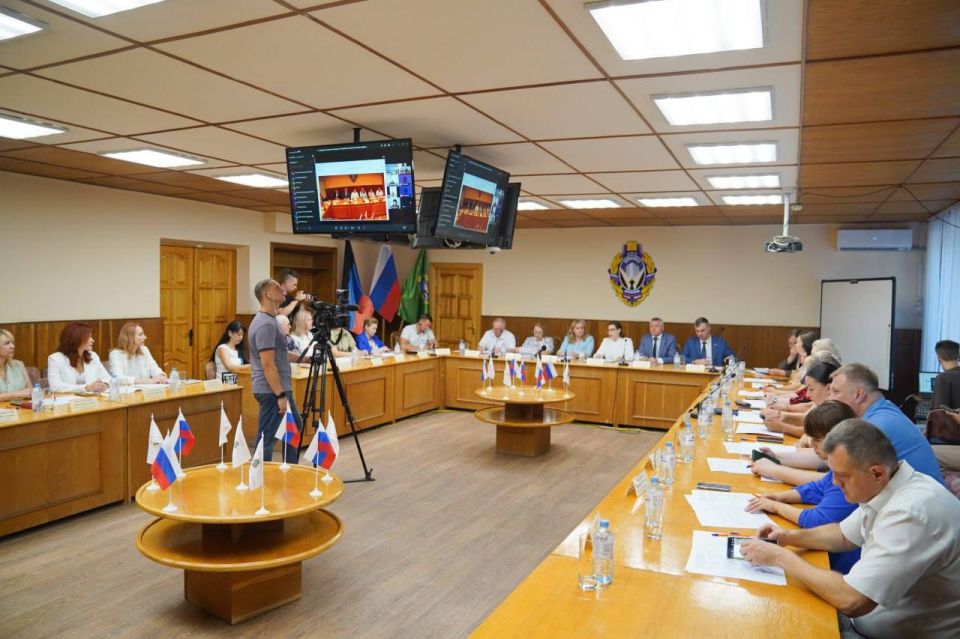 Анна Сорока: 30 июля в городе Донецке Донецкой Народной Республики прошло заседание Совета Консорциума образовательных организаций высшего образования приграничных и новых территорий Российской Федерации Анна Сорока: 30 июля в городе Донецке Донецкой Народной Республики прошло заседание Совета Консорциума образовательных организаций высшего образования приграничных и новых территорий Российской Федерации