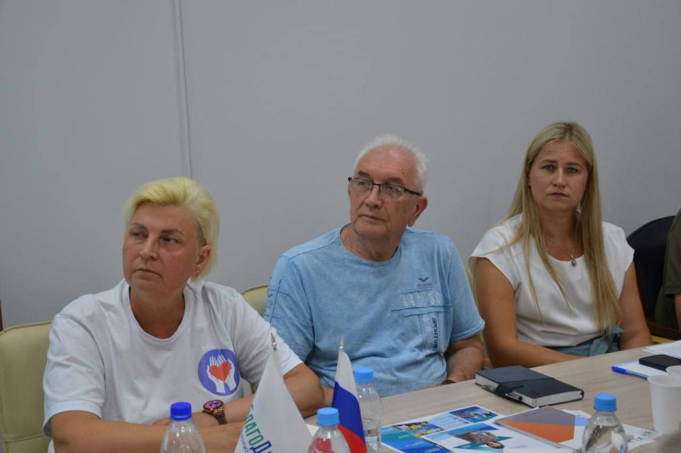 Члены Общественной палаты ЛНР приняли участие в круглом столе на тему: "Проблемы размещения социальной рекламы в Республике" Члены Общественной палаты ЛНР приняли участие в круглом столе на тему: "Проблемы размещения социальной рекламы в Республике"