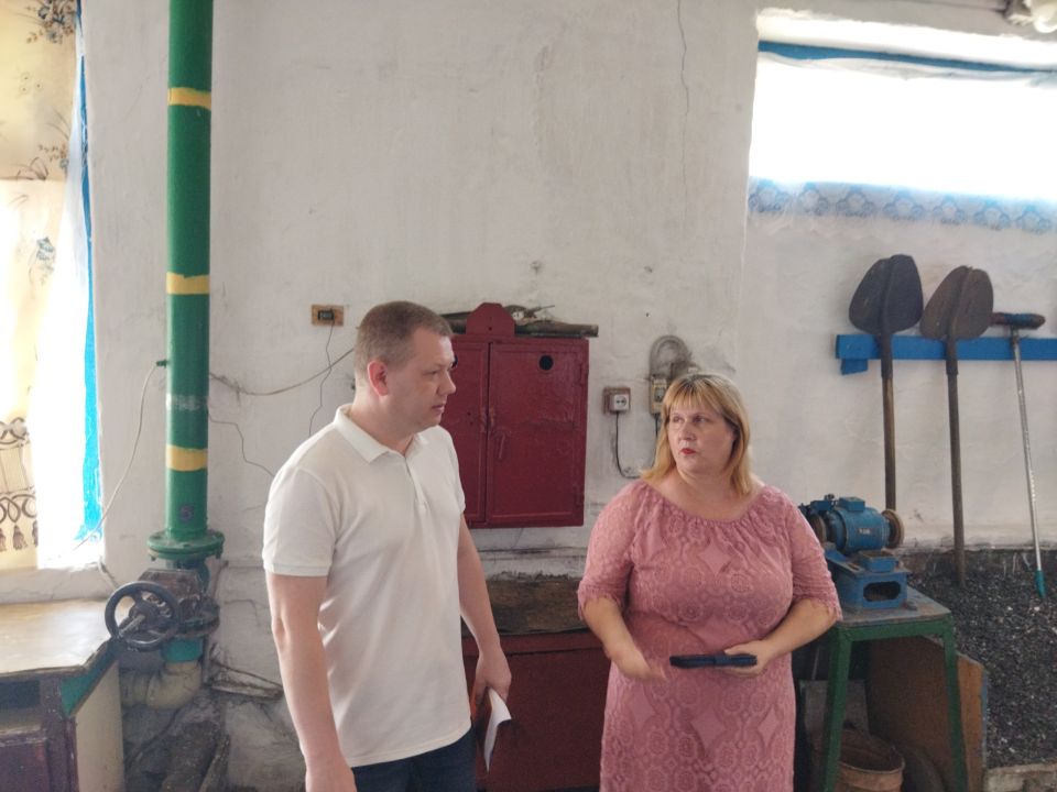 Сегодня заместитель Главы городского округа город Ровеньки Дмитрий Игошин проинспектировал готовность Ровеньковской школы № 8. им. С.В. Полуянова к отопительному периоду Сегодня заместитель Главы городского округа город Ровеньки Дмитрий Игошин проинспектировал готовность Ровеньковской школы № 8. им. С.В. Полуянова к отопительному периоду