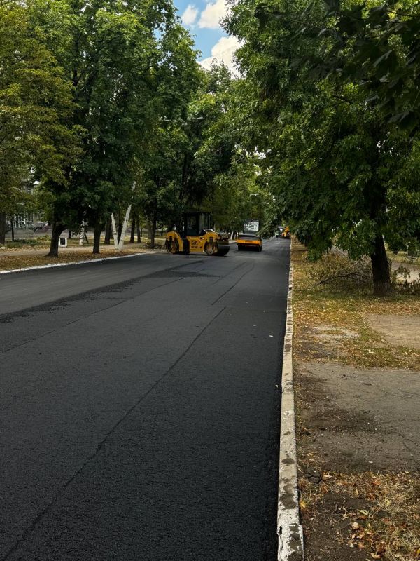 При поддержке Омской области в Стаханове завершен ремонт двух дорог, работы продолжаются При поддержке Омской области в Стаханове завершен ремонт двух дорог, работы продолжаются