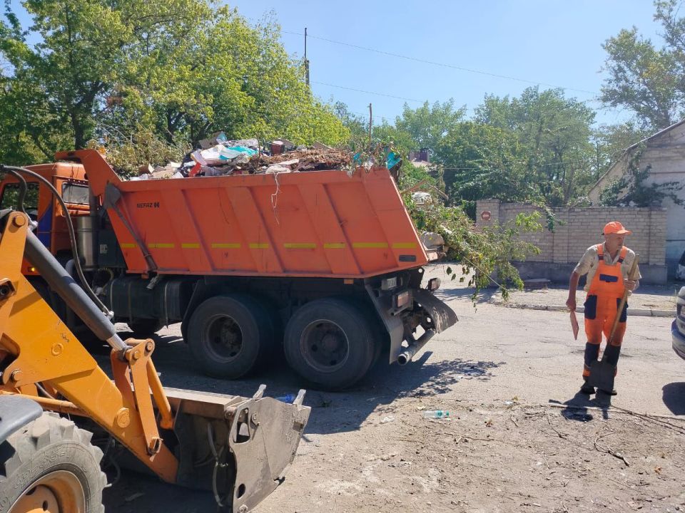 В Ирмино продолжается ямочный ремонт дорог В Ирмино продолжается ямочный ремонт дорог