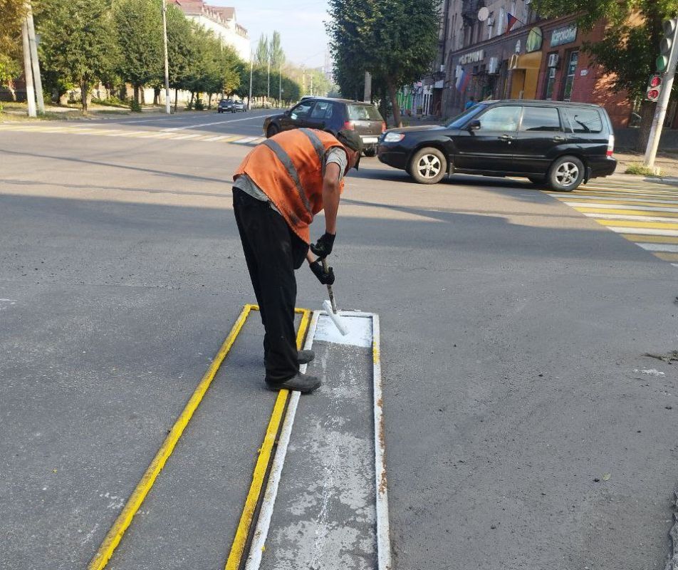 Коммунальные службы проводят работы на территории города Коммунальные службы проводят работы на территории города