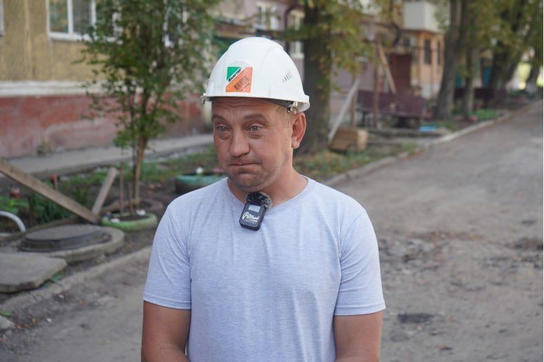 Красноярский край завершает ремонтные работы на кровле дома №24 кв. Пролетариата Донбасса Красноярский край завершает ремонтные работы на кровле дома №24 кв. Пролетариата Донбасса
