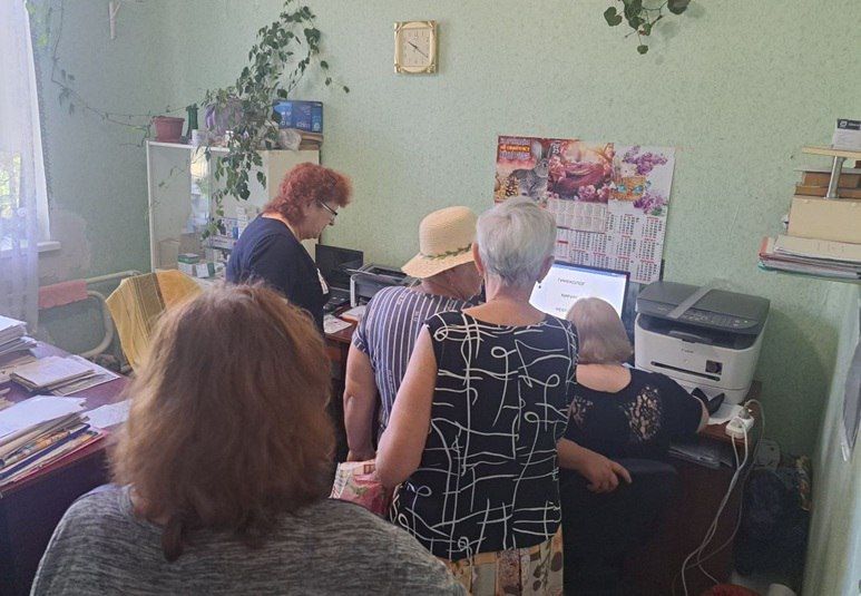 Врачи Краснодонской центральной городской многопрофильной больницы провели прием жителей поселка Северный Врачи Краснодонской центральной городской многопрофильной больницы провели прием жителей поселка Северный