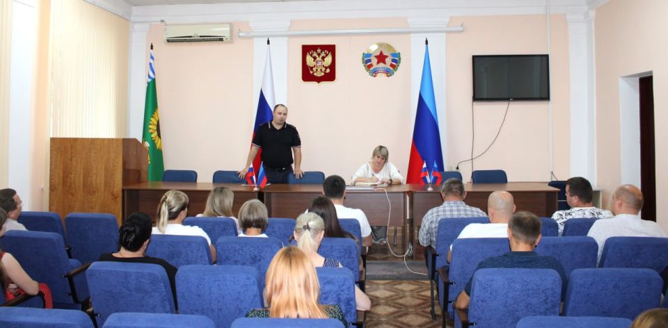 В Администрации Белокуракинского муниципального округа для сотрудников состоялось беседа «Как уберечь себя от мошенников» В Администрации Белокуракинского муниципального округа для сотрудников состоялось беседа «Как уберечь себя от мошенников»