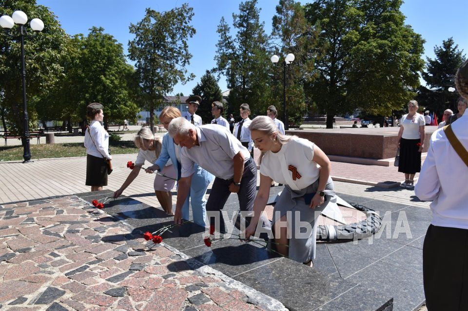 Краснодон принял эстафету акции памяти «Венок славы» Краснодон принял эстафету акции памяти «Венок славы»