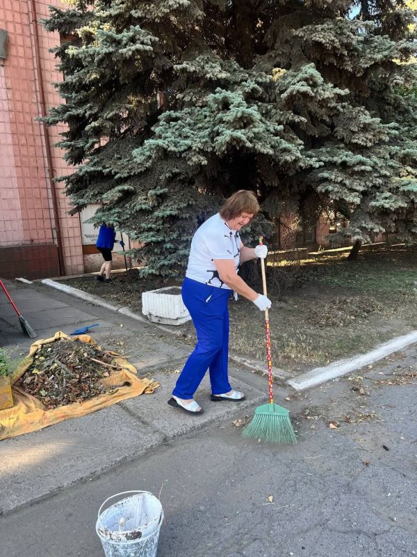 Члены Совета женщин приняли участие в субботнике Члены Совета женщин приняли участие в субботнике