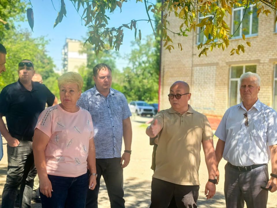 Сергей Козенко: Сегодня совместно с сенатором Российской Федерации от Луганской Народной Республики Ольгой Бас и депутатом Народного Совета Олегом Ковалем с рабочим визитом посетил Краснодонскую среднюю школу № 8 имени... Сергей Козенко: Сегодня совместно с сенатором Российской Федерации от Луганской Народной Республики Ольгой Бас и депутатом Народного Совета Олегом Ковалем с рабочим визитом посетил Краснодонскую среднюю школу № 8 имени...