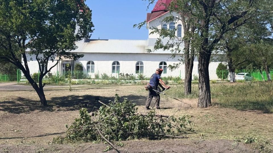 Андрей Рубанцов: В пгт Дзержинский продолжаются работы по благоустройству территории Андрей Рубанцов: В пгт Дзержинский продолжаются работы по благоустройству территории