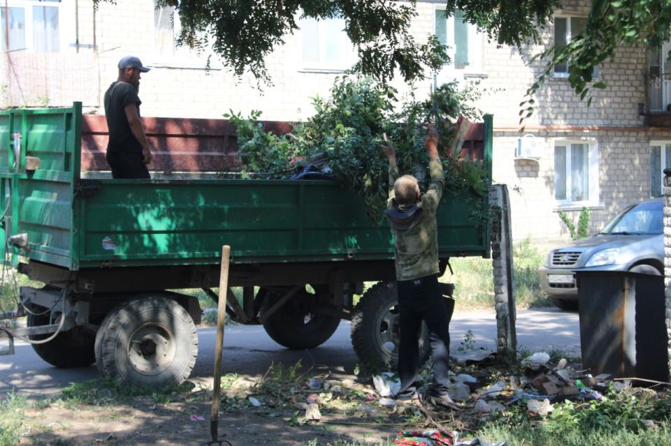 В городе Зимогорье прошел субботник по благоустройству детской площадки В городе Зимогорье прошел субботник по благоустройству детской площадки