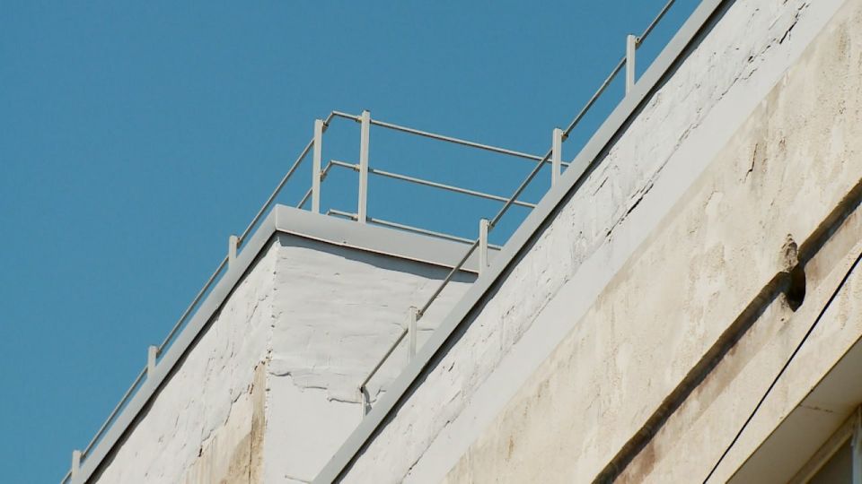Тюменские строители завершили капитальный ремонт кровли по адресу: г. Краснодон, ул. Шевченко, д. 38. Сейчас идёт оформление документации для передачи на обслуживание Тюменские строители завершили капитальный ремонт кровли по адресу: г. Краснодон, ул. Шевченко, д. 38. Сейчас идёт оформление документации для передачи на обслуживание