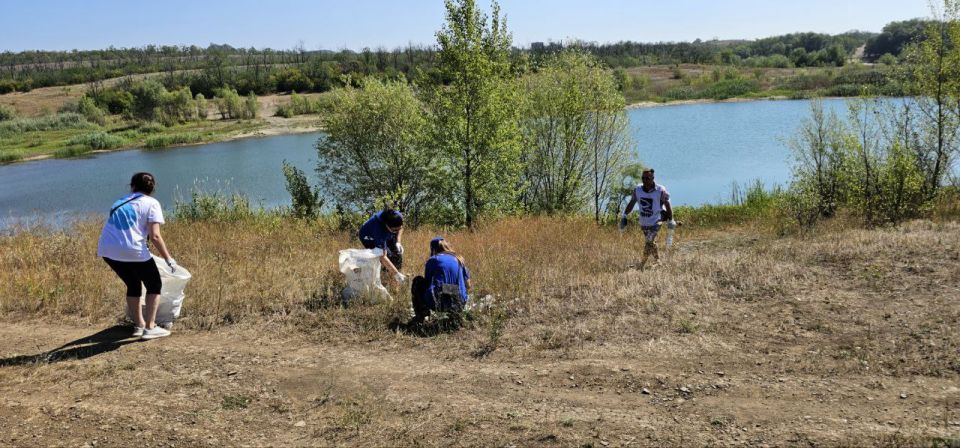 В Краснолучском округе прошел субботник в рамках акции «Вода России» В Краснолучском округе прошел субботник в рамках акции «Вода России»