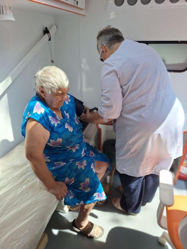 Согласно графику выездов в Славяносербске продолжает свою работу передвижной ФАП Согласно графику выездов в Славяносербске продолжает свою работу передвижной ФАП