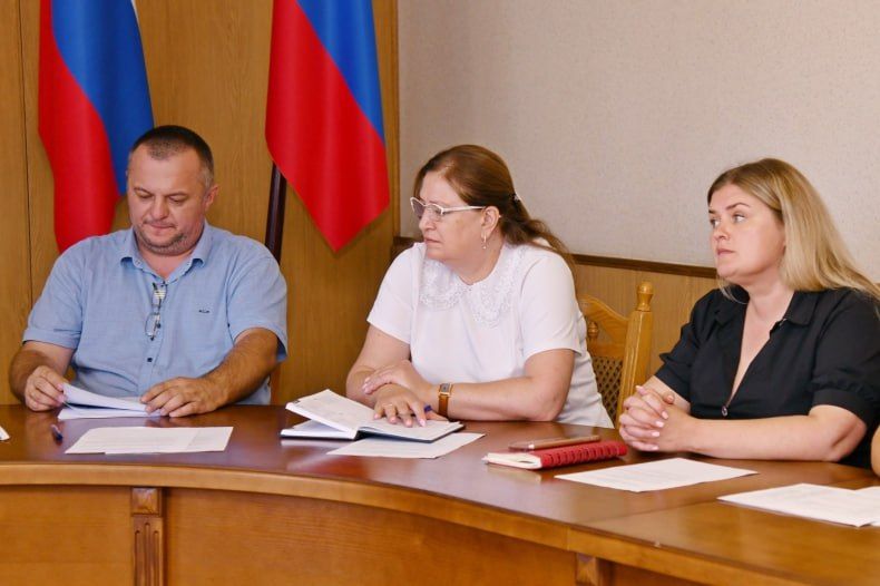 Под руководством зам. Главы Администрации Игоря Ковальчука в малом зале прошло заседание рабочей группы по выявлению и уничтожению дикорастущих наркосодержащих растений на территории Под руководством зам. Главы Администрации Игоря Ковальчука в малом зале прошло заседание рабочей группы по выявлению и уничтожению дикорастущих наркосодержащих растений на территории