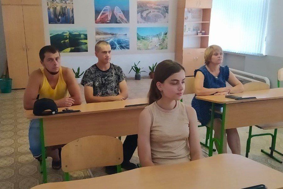 Ребята из Райгородской средней школы и их родители получили возможность узнать больше о службе в армии Ребята из Райгородской средней школы и их родители получили возможность узнать больше о службе в армии