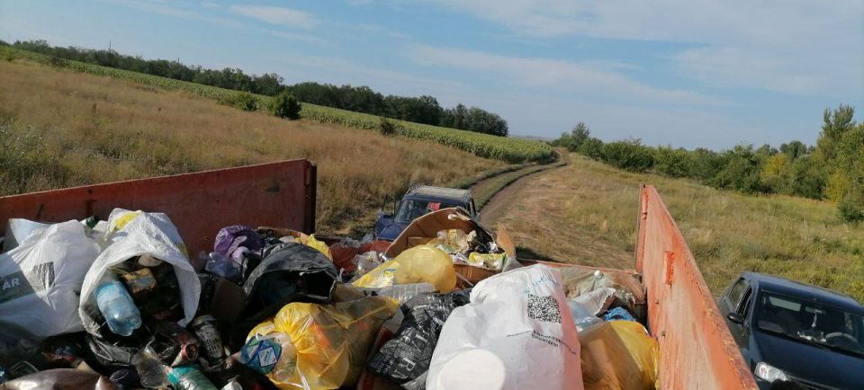 Шуликовская плотина стала чище благодаря усилиям активистов и сторонников партии «Единая Россия» в поддержку партпроекта «Чистая страна» и местных жителей, принявших участие в субботнике Шуликовская плотина стала чище благодаря усилиям активистов и сторонников партии «Единая Россия» в поддержку партпроекта «Чистая страна» и местных жителей, принявших участие в субботнике