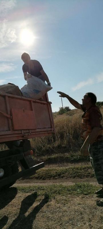 Шуликовская плотина стала чище благодаря усилиям активистов и сторонников партии «Единая Россия» в поддержку партпроекта «Чистая страна» и местных жителей, принявших участие в субботнике Шуликовская плотина стала чище благодаря усилиям активистов и сторонников партии «Единая Россия» в поддержку партпроекта «Чистая страна» и местных жителей, принявших участие в субботнике