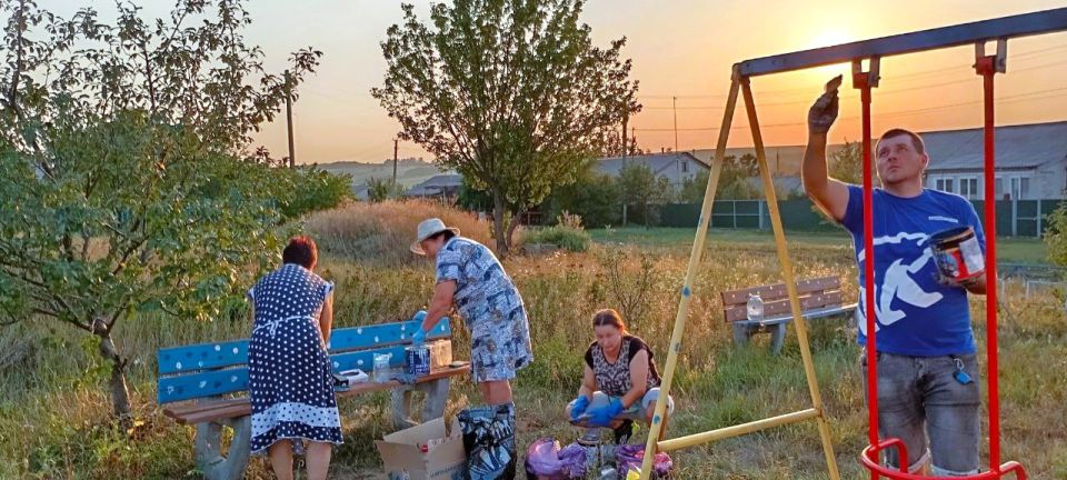 В рамках республиканской акции «Яркое детство» и в поддержку партпроекта «Чистая страна», активисты первичного отделения № 13 Беловодского местного отделения ВПП "Единая Россия" с.Плугатарь, организовали уборку детской... В рамках республиканской акции «Яркое детство» и в поддержку партпроекта «Чистая страна», активисты первичного отделения № 13 Беловодского местного отделения ВПП "Единая Россия" с.Плугатарь, организовали уборку детской...