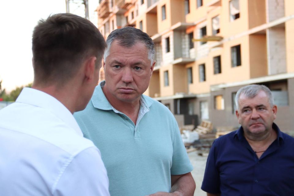 Марат Хуснуллин посетил Луганский ЖК «Авиатор», чтобы посмотреть, как реализуется программа жилищного строительства Марат Хуснуллин посетил Луганский ЖК «Авиатор», чтобы посмотреть, как реализуется программа жилищного строительства