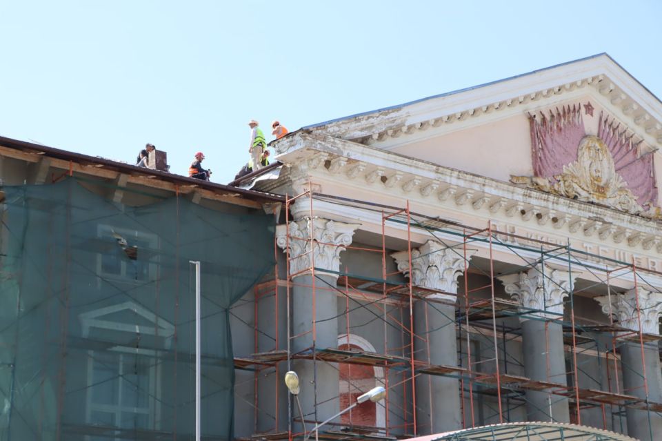 В Лутугино продолжается масштабная реконструкция районного дома культуры имени Т. Г. Шевченко! В Лутугино продолжается масштабная реконструкция районного дома культуры имени Т. Г. Шевченко!