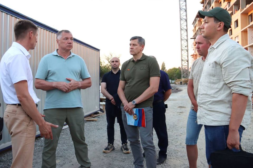 Марат Хуснуллин посетил Луганский ЖК «Авиатор», чтобы посмотреть, как реализуется программа жилищного строительства Марат Хуснуллин посетил Луганский ЖК «Авиатор», чтобы посмотреть, как реализуется программа жилищного строительства
