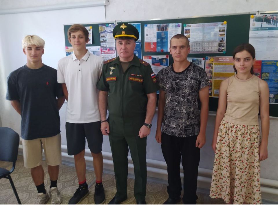 Ребята из Райгородской средней школы и их родители получили возможность узнать больше о службе в армии Ребята из Райгородской средней школы и их родители получили возможность узнать больше о службе в армии