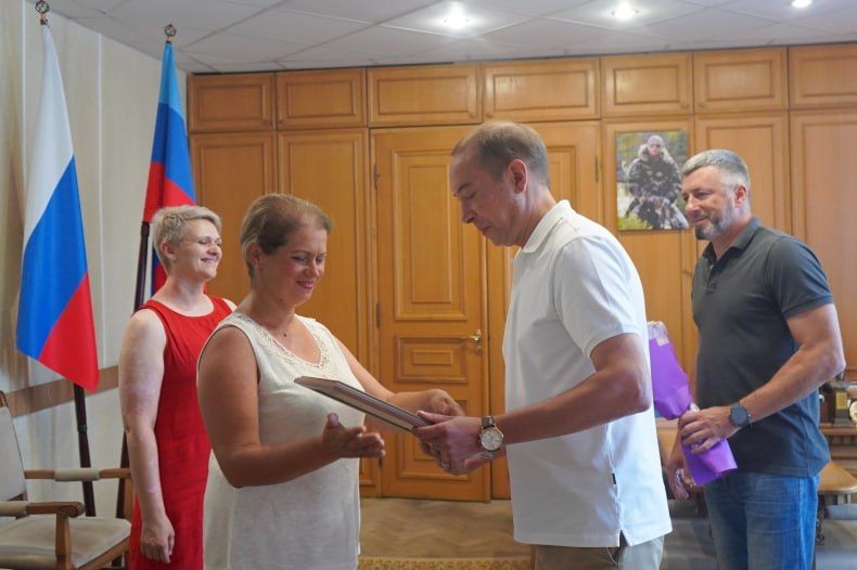 Свердловчанкам вручили благодарственные письма от Губернатора Красноярского края Михаила Котюкова Свердловчанкам вручили благодарственные письма от Губернатора Красноярского края Михаила Котюкова