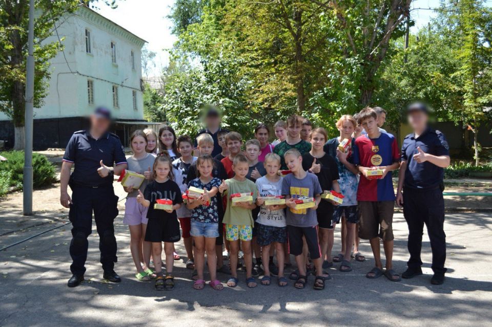 Республиканские правоохранители посетили Лутугинскую специальную школу-интернат с гуманитарной миссией