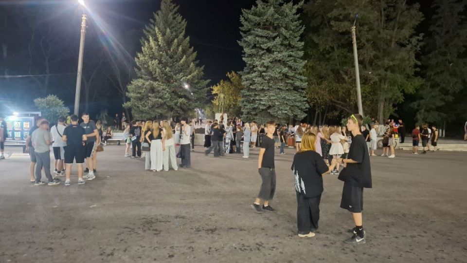 На площадке МБУ ЛНР "Перевальский районный Дворец культуры" прошёл вечер отдыха, ставший настоящим праздником для жителей города На площадке МБУ ЛНР "Перевальский районный Дворец культуры" прошёл вечер отдыха, ставший настоящим праздником для жителей города