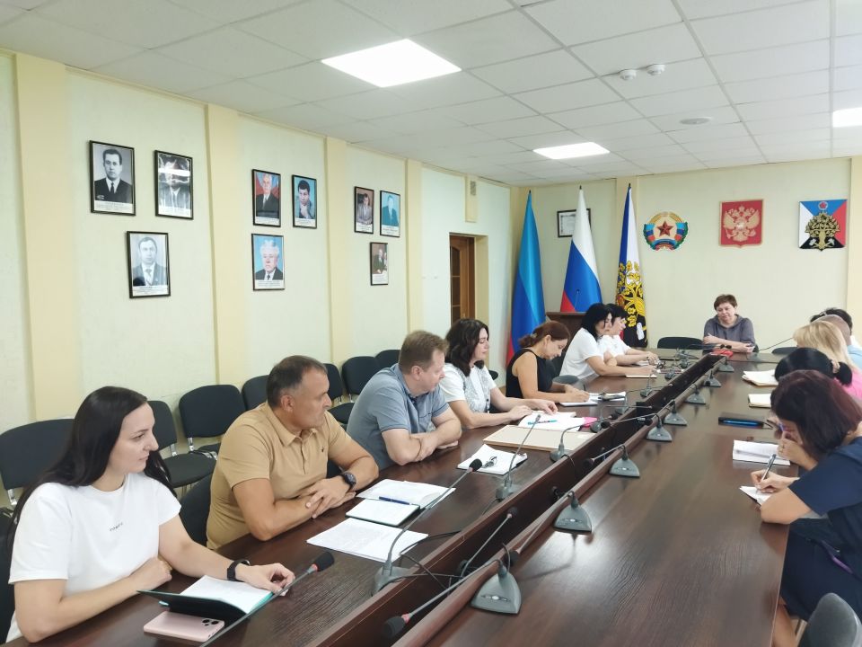 Сегодня под руководством и.о.Главы городского округа город Ровеньки Татьяны Хрипачевой состоялось плановое рабочее совещание, в котором приняли участие руководители управлений администрации и структурных подразделений Сегодня под руководством и.о.Главы городского округа город Ровеньки Татьяны Хрипачевой состоялось плановое рабочее совещание, в котором приняли участие руководители управлений администрации и структурных подразделений