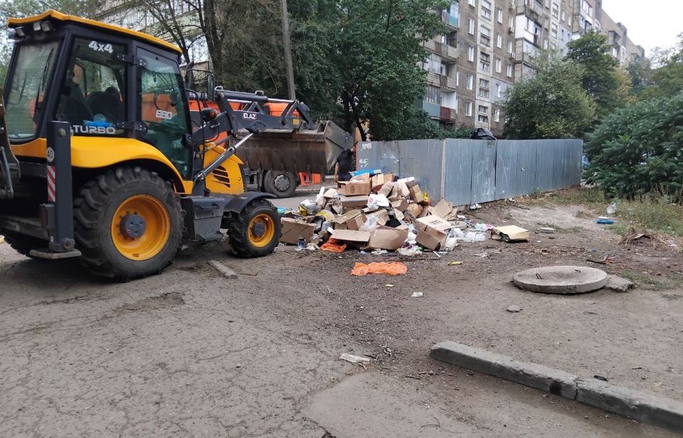 Коммунальные службы проводят работы на территории города Коммунальные службы проводят работы на территории города