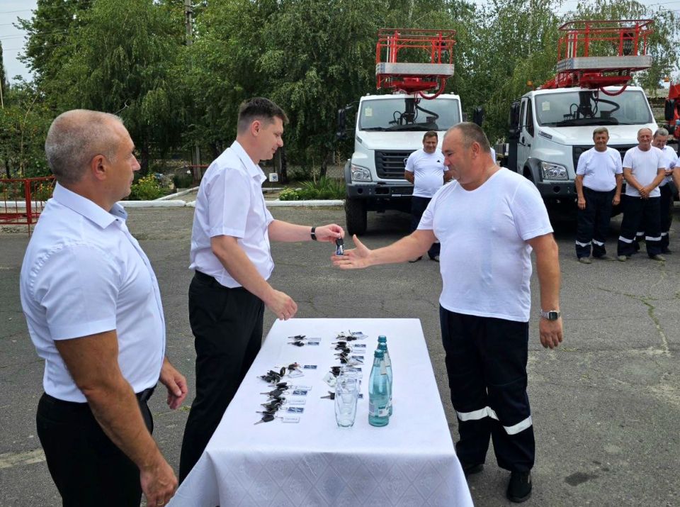 25 единиц новой спецтехники пополнили автопарк «Луганскэнерго» 25 единиц новой спецтехники пополнили автопарк «Луганскэнерго»