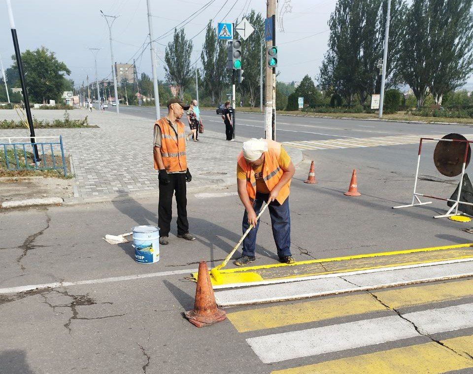 Коммунальные службы проводят работы на территории города Коммунальные службы проводят работы на территории города