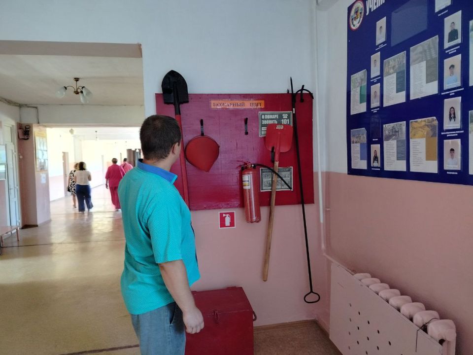 Единороссы проверили готовность Первомайской многопрофильной гимназии к новому учебному году Единороссы проверили готовность Первомайской многопрофильной гимназии к новому учебному году