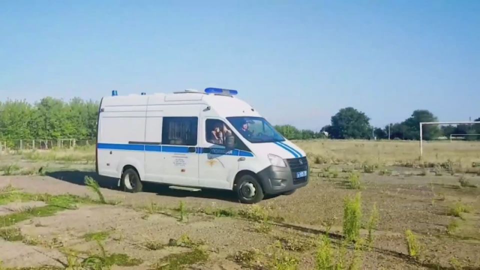 Полицейские Славяносербска присоединились к Всероссийской акции «Зарядка со стражем порядка»