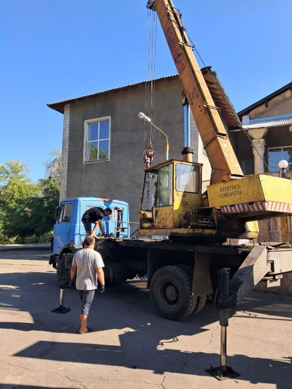 В рамках программы "Развитие культуры" продолжается ремонт кровли в Доме культуры им. Горького в пгт. Ясеновский В рамках программы "Развитие культуры" продолжается ремонт кровли в Доме культуры им. Горького в пгт. Ясеновский