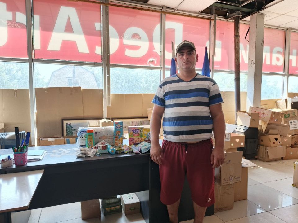 Лисичанские единороссы оказывают помощь семьям с маленькими детьми Лисичанские единороссы оказывают помощь семьям с маленькими детьми