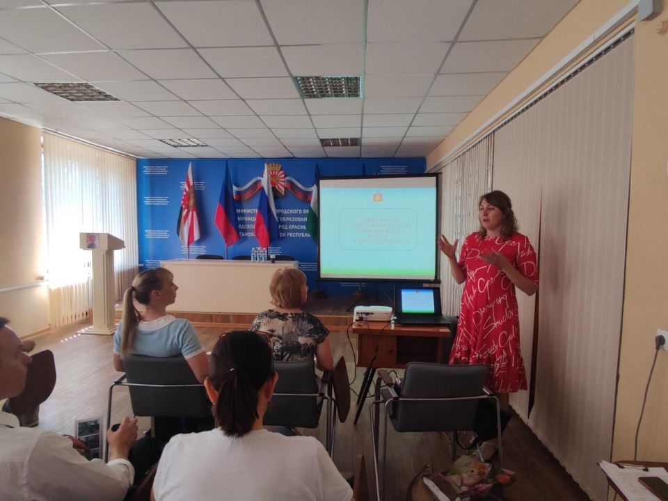 Кантемировские общественники поделились опытом работы с коллегами из Красного Луча Кантемировские общественники поделились опытом работы с коллегами из Красного Луча
