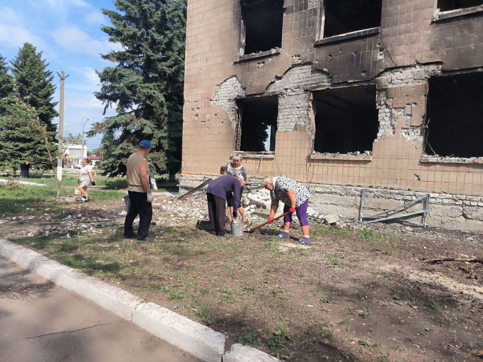 В рамках летних работ по благоустройству, Администрация Троицкого муниципального округа совместно с Центром обслуживания органов местного самоуправления, партией «Единая Россия» и активными жителями проспекта Победы провела... В рамках летних работ по благоустройству, Администрация Троицкого муниципального округа совместно с Центром обслуживания органов местного самоуправления, партией «Единая Россия» и активными жителями проспекта Победы провела...