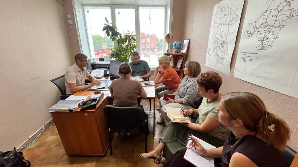 Альберт Зинченко: Сегодня заместитель Главы Станично-Луганского муниципального округа Андрей Бидлюченко провел рабочее совещание с начальниками управлений и отделов Администрации Станично-Луганского муниципального округа ЛНР Альберт Зинченко: Сегодня заместитель Главы Станично-Луганского муниципального округа Андрей Бидлюченко провел рабочее совещание с начальниками управлений и отделов Администрации Станично-Луганского муниципального округа ЛНР