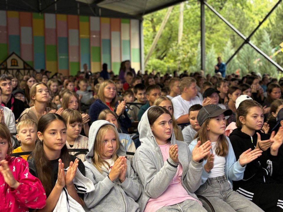 В нашем любимом "Орлёнке" Волгоградской области всегда кипит жизнь, полная интересных событий и встреч! На днях ребята смогли прикоснуться к настоящей истории, встретившись с Фёдоровым Константином Ивановичем, героем СВО В нашем любимом "Орлёнке" Волгоградской области всегда кипит жизнь, полная интересных событий и встреч! На днях ребята смогли прикоснуться к настоящей истории, встретившись с Фёдоровым Константином Ивановичем, героем СВО
