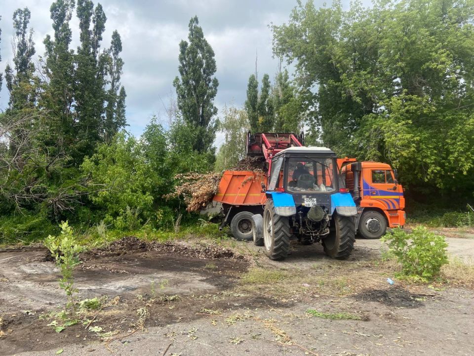 Стадион "Атлант" в Алмазной: началось возрождение спортивной площадки! Стадион "Атлант" в Алмазной: началось возрождение спортивной площадки!