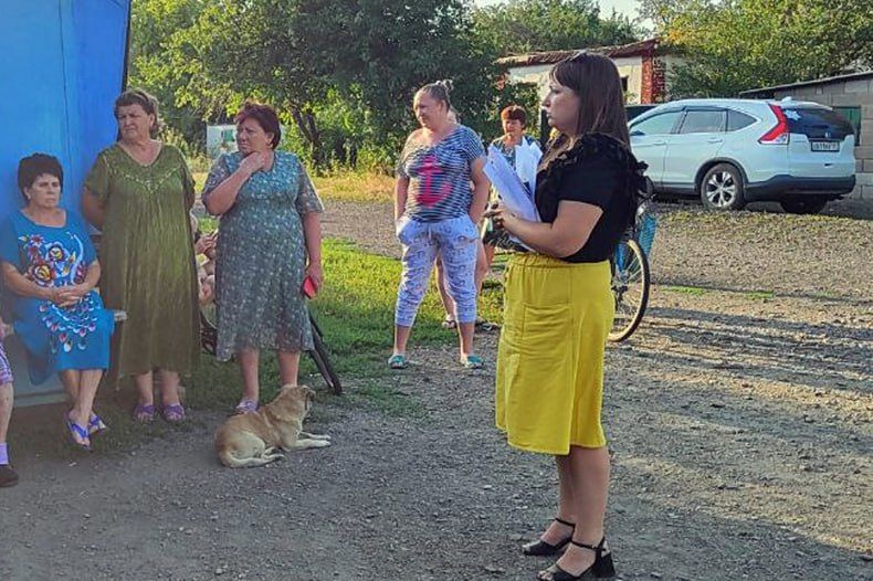 В рамках запланированных встреч-сходов с жителями посёлка городского типа Ленинский сотрудники отдела по обеспечению жизнедеятельности населённого пункта встретились с жителями улиц Пионерская, Лесная, Победы, Энгельса... В рамках запланированных встреч-сходов с жителями посёлка городского типа Ленинский сотрудники отдела по обеспечению жизнедеятельности населённого пункта встретились с жителями улиц Пионерская, Лесная, Победы, Энгельса...