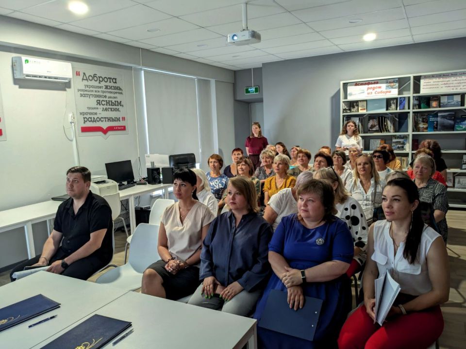 На базе МБУ "Свердловская централизованная библиотечная система", в городе Свердловск, состоялось открытие проекта "Активное долголетие в ЛНР.Продолжение." На базе МБУ "Свердловская централизованная библиотечная система", в городе Свердловск, состоялось открытие проекта "Активное долголетие в ЛНР.Продолжение."