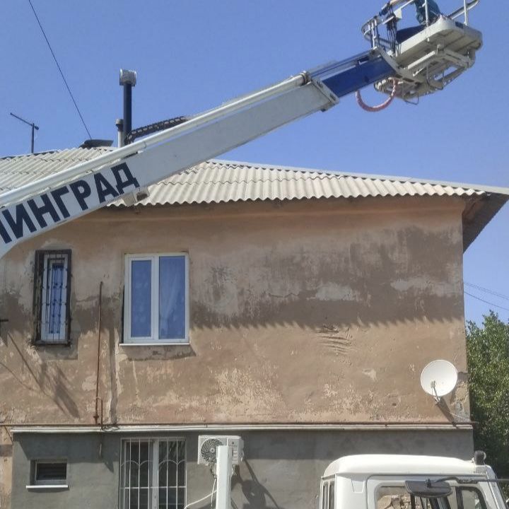Управляющая компания активно работает над текущим ремонтом кровель, что очень важно для поддержания качества и долговечности зданий Управляющая компания активно работает над текущим ремонтом кровель, что очень важно для поддержания качества и долговечности зданий