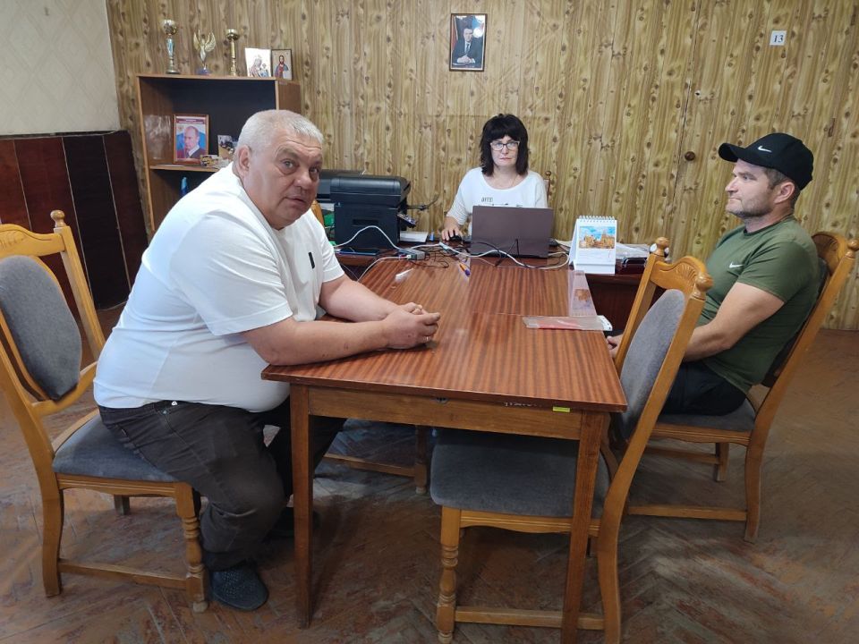 Сегодня 05.08.2025 депутат Совета городского округа муниципальное образование г.о. город Красный Луч, депутат ВПП "Единая Россия" Игорь Викторович Шахов провёл прием граждан в г. Вахрушево Сегодня 05.08.2025 депутат Совета городского округа муниципальное образование г.о. город Красный Луч, депутат ВПП "Единая Россия" Игорь Викторович Шахов провёл прием граждан в г. Вахрушево