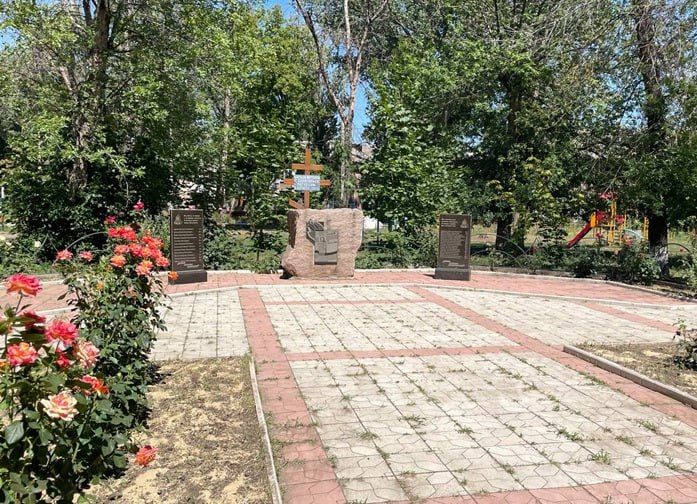 В Суходольске благоустроили территорию памятного места В Суходольске благоустроили территорию памятного места